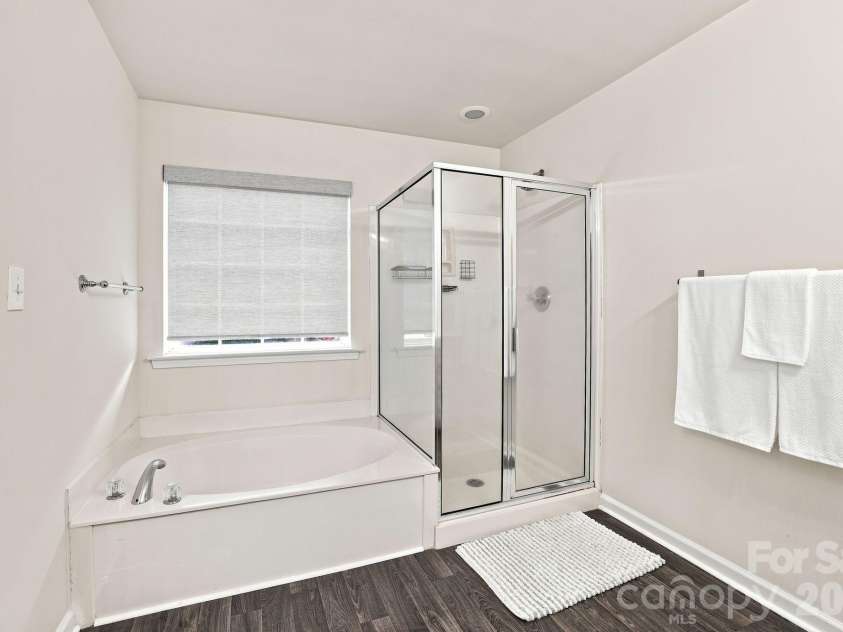 12415 Oakbriar Lane, Charlotte, NC 28273.  MLS# CAR4416011, YatesRealty ID 45220. 