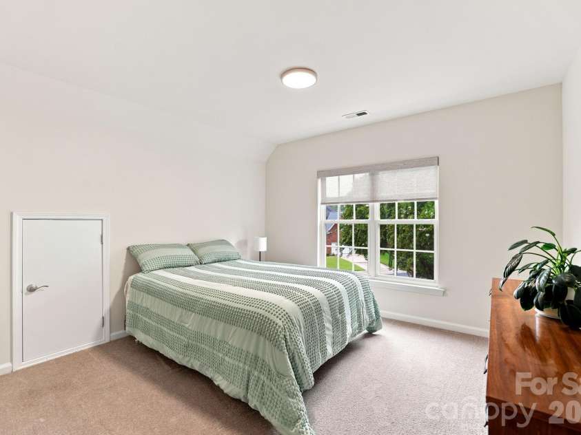 12415 Oakbriar Lane, Charlotte, NC 28273.  MLS# CAR4416011, YatesRealty ID 45220. 