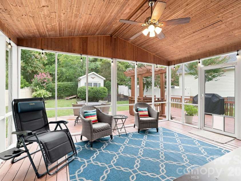 12415 Oakbriar Lane, Charlotte, NC 28273.  MLS# CAR4416011, YatesRealty ID 45220. 