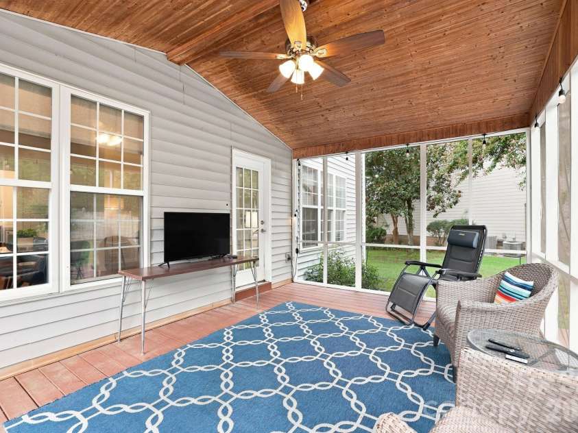 12415 Oakbriar Lane, Charlotte, NC 28273.  MLS# CAR4416011, YatesRealty ID 45220. 
