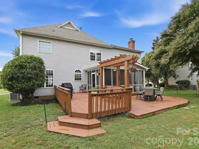 12415 Oakbriar Lane, Charlotte, NC 28273.  MLS# CAR4416011, YatesRealty ID 45220. 
