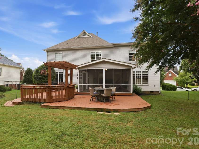 12415 Oakbriar Lane, Charlotte, NC 28273.  MLS# CAR4416011, YatesRealty ID 45220. 