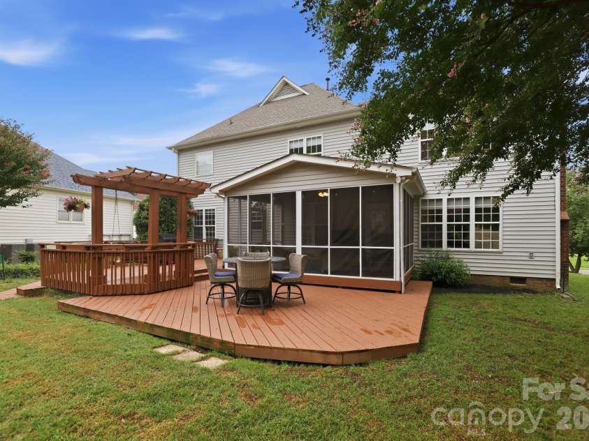 12415 Oakbriar Lane, Charlotte, NC 28273.  MLS# CAR4416011, YatesRealty ID 45220. 