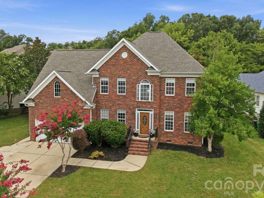 12415 Oakbriar Lane, Charlotte, NC 28273.  MLS# CAR4416011, YatesRealty ID 45220. 