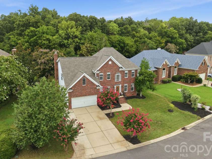 12415 Oakbriar Lane, Charlotte, NC 28273.  MLS# CAR4416011, YatesRealty ID 45220. 