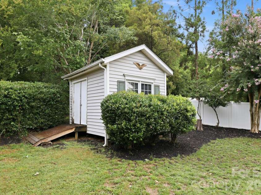12415 Oakbriar Lane, Charlotte, NC 28273.  MLS# CAR4416011, YatesRealty ID 45220. 
