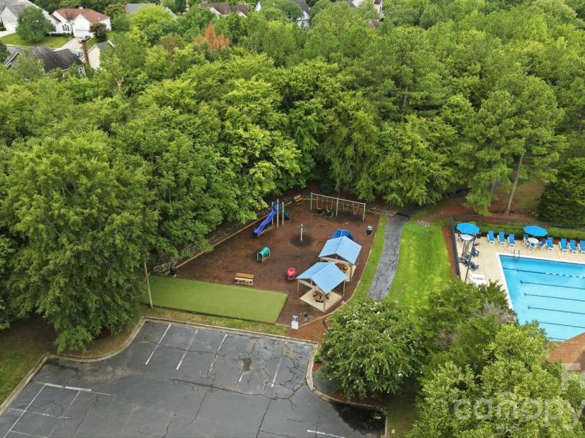 12415 Oakbriar Lane, Charlotte, NC 28273.  MLS# CAR4416011, YatesRealty ID 45220. 