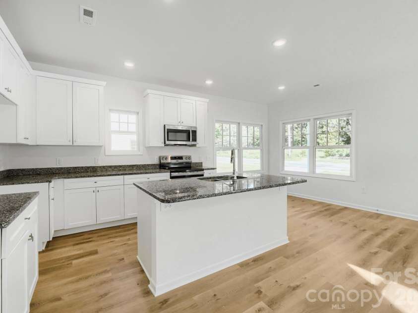 517 Front Street, Statesville, NC 28677.  MLS# CAR4415663, YatesRealty ID 45221. Kitchen