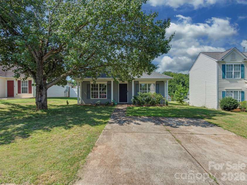 2710 Blackberry Ridge Lane, Charlotte, NC 28208.  MLS# CAR4415957, YatesRealty ID 45222. 