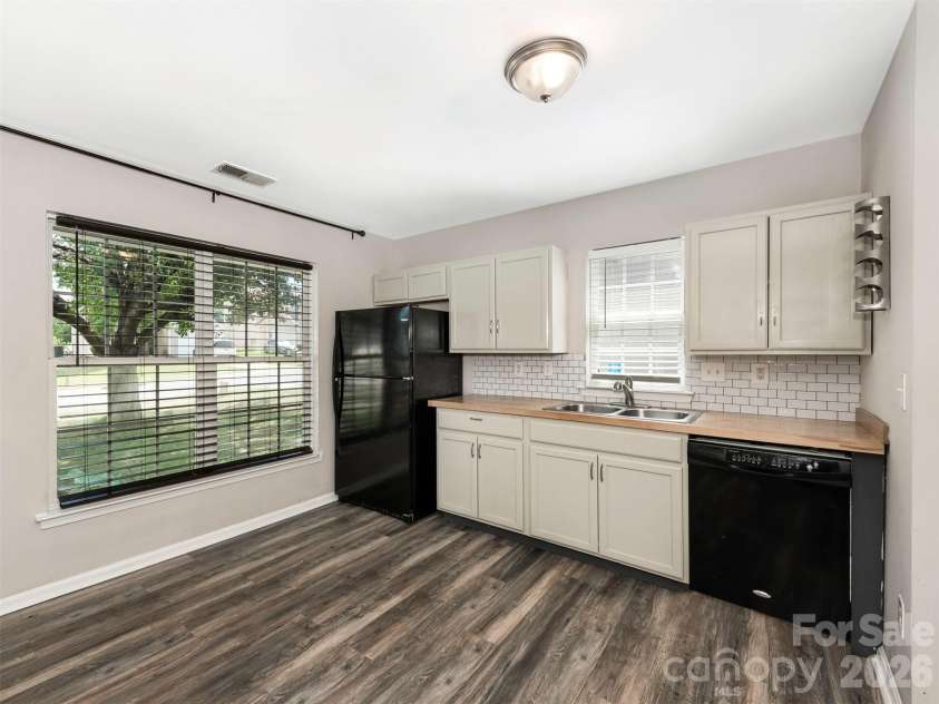 2710 Blackberry Ridge Lane, Charlotte, NC 28208.  MLS# CAR4415957, YatesRealty ID 45222. 