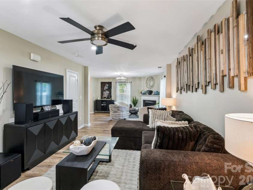 4707 Mcclure Road, Charlotte, NC 28216.  MLS# CAR4405012, YatesRealty ID 45226. 