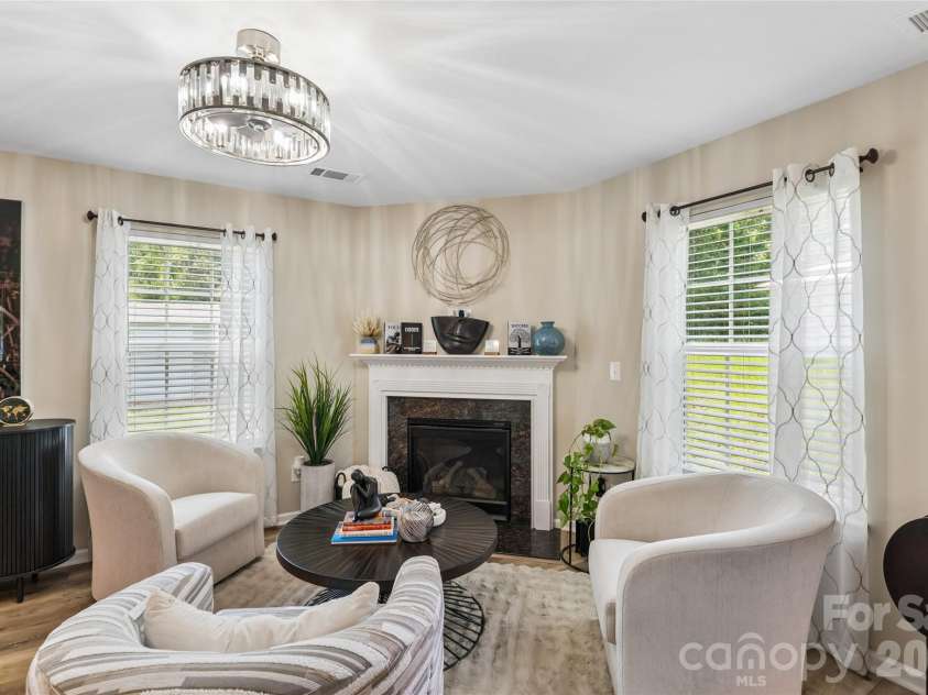 4707 Mcclure Road, Charlotte, NC 28216.  MLS# CAR4405012, YatesRealty ID 45226. 