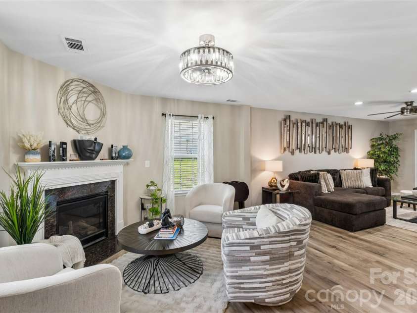4707 Mcclure Road, Charlotte, NC 28216.  MLS# CAR4405012, YatesRealty ID 45226. 
