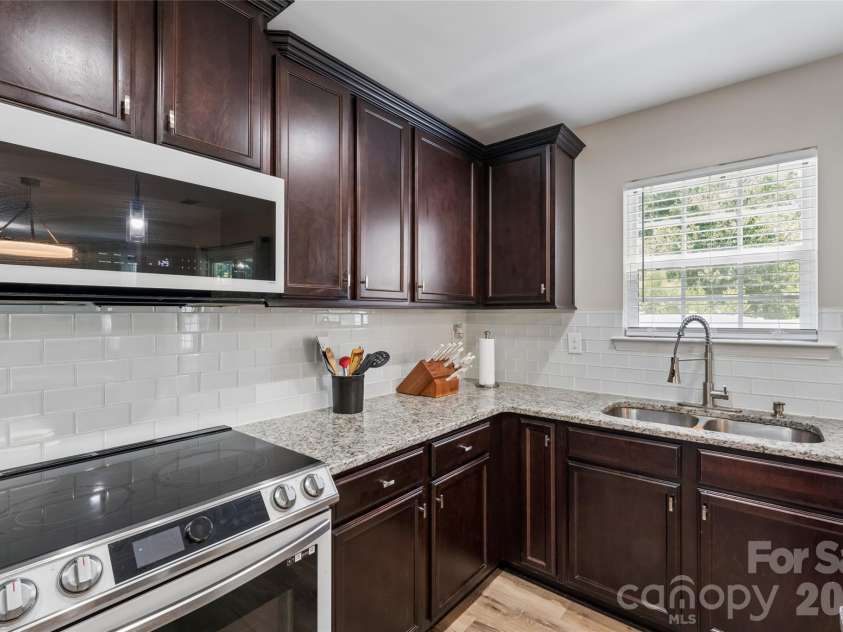4707 Mcclure Road, Charlotte, NC 28216.  MLS# CAR4405012, YatesRealty ID 45226. 