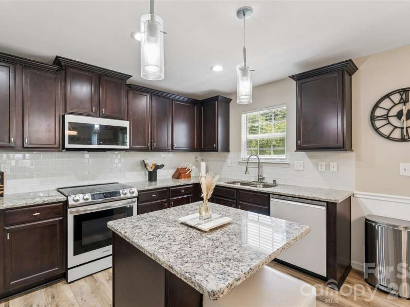 4707 Mcclure Road, Charlotte, NC 28216.  MLS# CAR4405012, YatesRealty ID 45226. 
