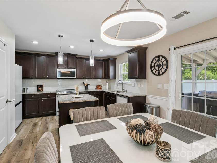 4707 Mcclure Road, Charlotte, NC 28216.  MLS# CAR4405012, YatesRealty ID 45226. 