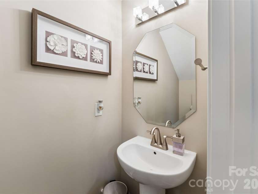 4707 Mcclure Road, Charlotte, NC 28216.  MLS# CAR4405012, YatesRealty ID 45226. 