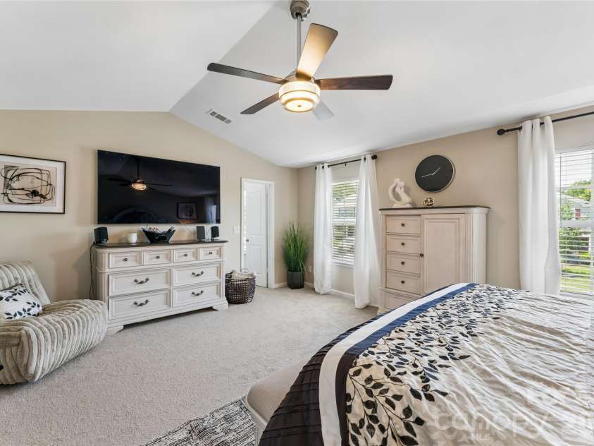 4707 Mcclure Road, Charlotte, NC 28216.  MLS# CAR4405012, YatesRealty ID 45226. 