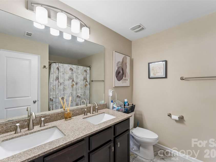 4707 Mcclure Road, Charlotte, NC 28216.  MLS# CAR4405012, YatesRealty ID 45226. 