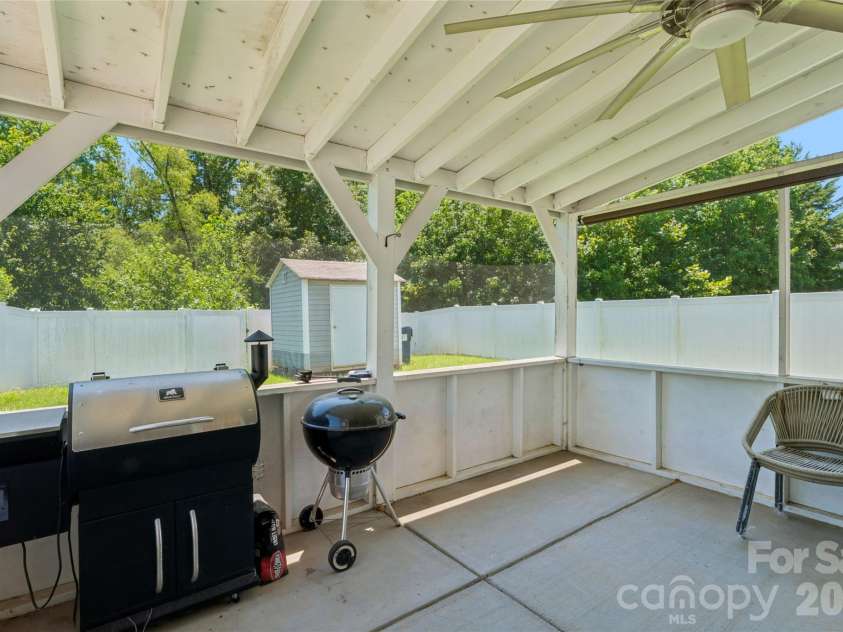 4707 Mcclure Road, Charlotte, NC 28216.  MLS# CAR4405012, YatesRealty ID 45226. 