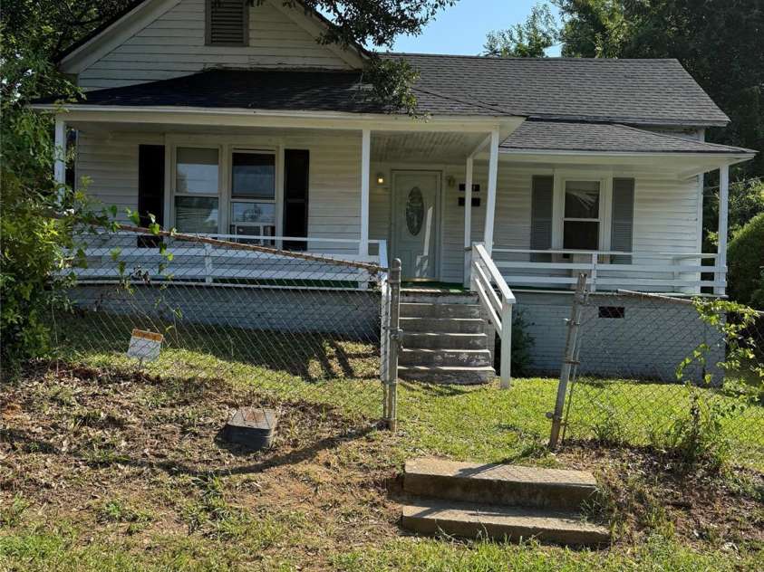 953 14th Street, Lancaster, SC 29720.  MLS# CAR4416094, YatesRealty ID 45228. 