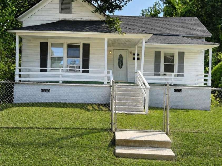 953 14th Street, Lancaster, SC 29720.  MLS# CAR4416094, YatesRealty ID 45228. 