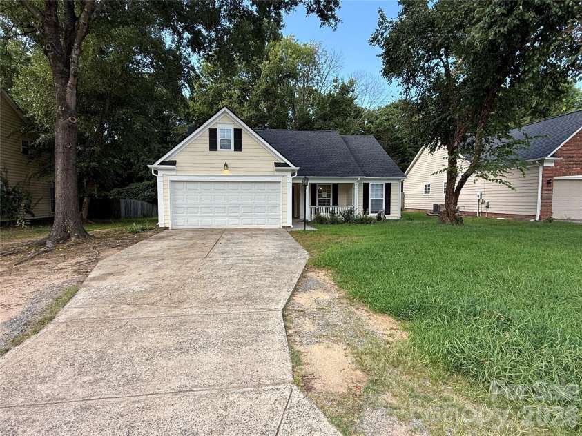 2615 Robyns Glen Drive, Charlotte, NC 28269.  MLS# CAR4416107, YatesRealty ID 45229. 
