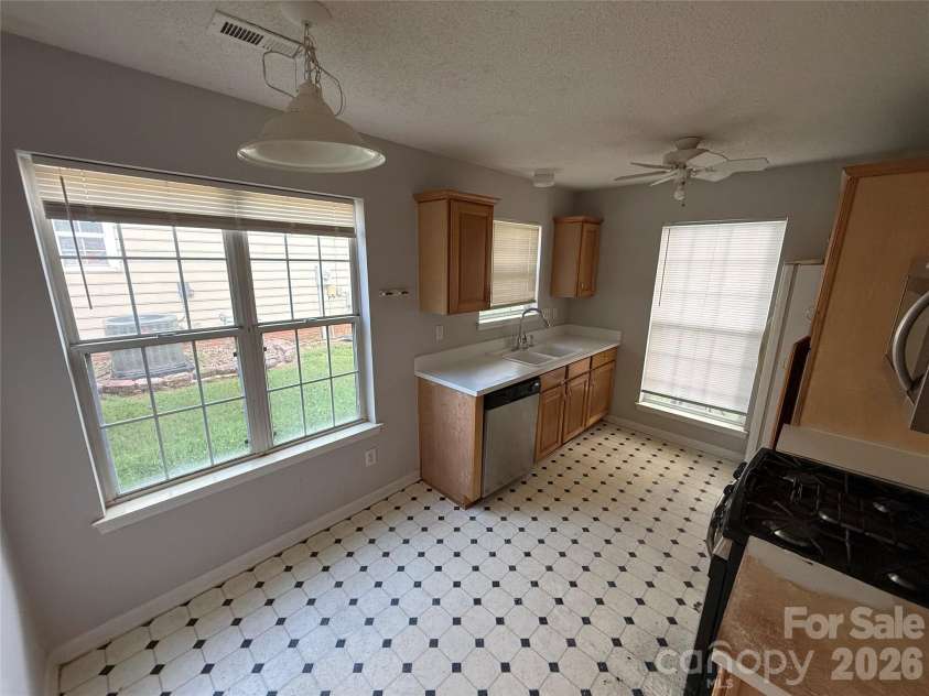 2615 Robyns Glen Drive, Charlotte, NC 28269.  MLS# CAR4416107, YatesRealty ID 45229. 