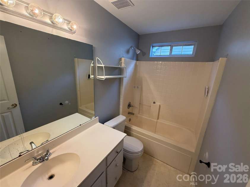 2615 Robyns Glen Drive, Charlotte, NC 28269.  MLS# CAR4416107, YatesRealty ID 45229. 