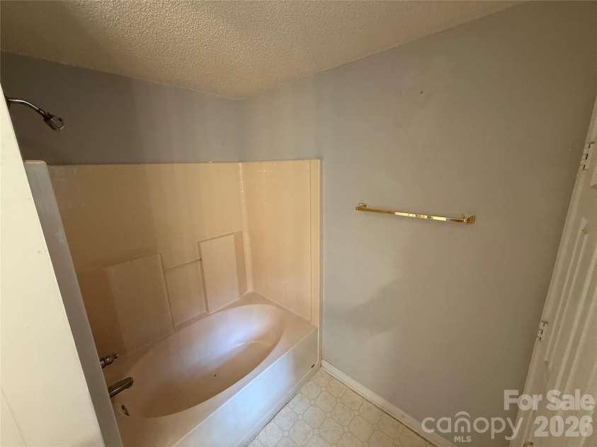 2615 Robyns Glen Drive, Charlotte, NC 28269.  MLS# CAR4416107, YatesRealty ID 45229. 