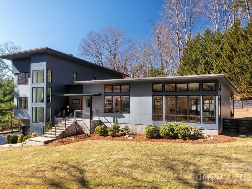 22 Innsbrook Road, Asheville, NC 28804.  MLS# CAR4215149, YatesRealty ID 4523. Euro Wifi booster,Sonos Surround, Speakers, Ring cameras, and more