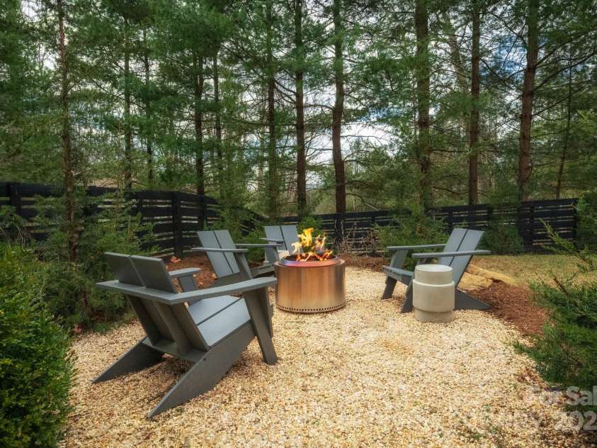 22 Innsbrook Road, Asheville, NC 28804.  MLS# CAR4215149, YatesRealty ID 4523. Fire-pit and flat fenced in back yard
