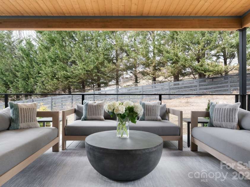 22 Innsbrook Road, Asheville, NC 28804.  MLS# CAR4215149, YatesRealty ID 4523. Huge back deck and 8-person hot tub