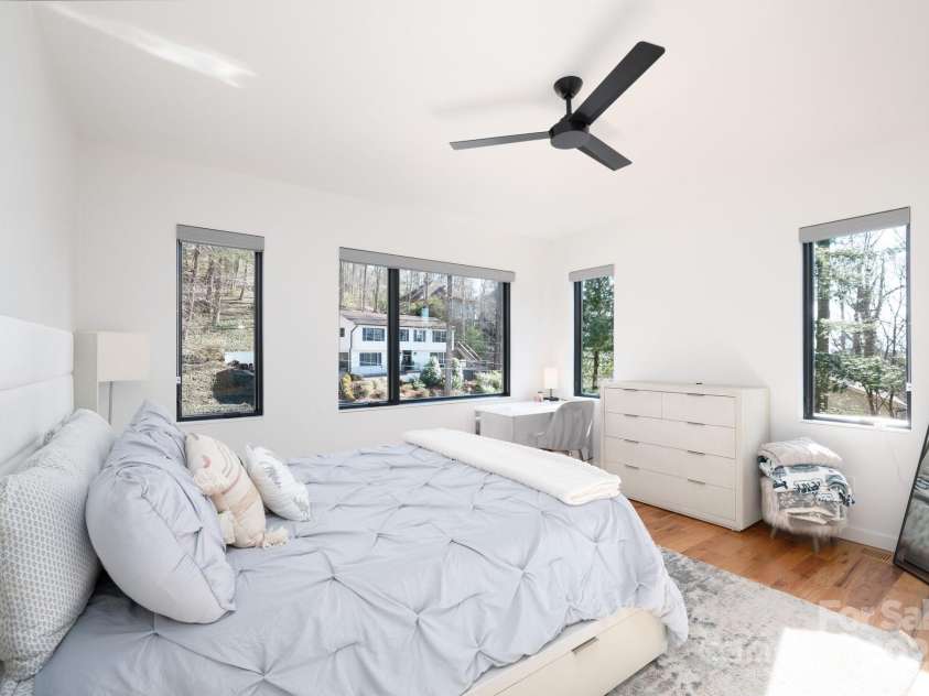 22 Innsbrook Road, Asheville, NC 28804.  MLS# CAR4215149, YatesRealty ID 4523. Second ensuite bedroom and full bathroom on main level.