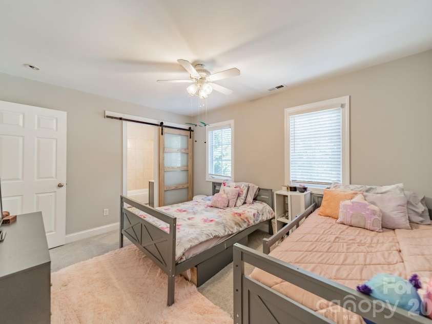 2823 Whiting Avenue, Charlotte, NC 28205.  MLS# CAR4313265, YatesRealty ID 4523. 