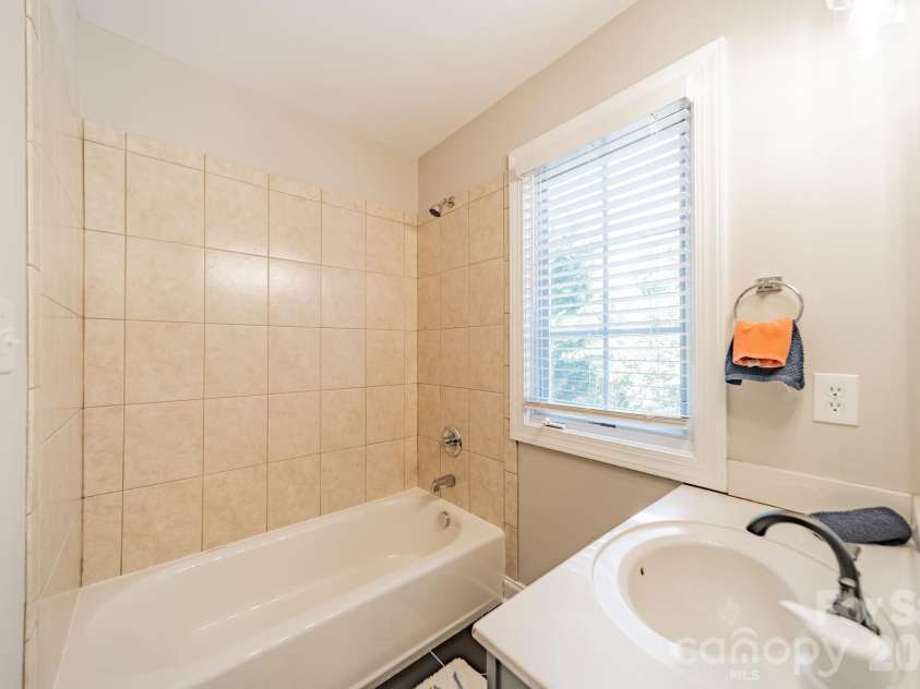 2823 Whiting Avenue, Charlotte, NC 28205.  MLS# CAR4313265, YatesRealty ID 4523. 