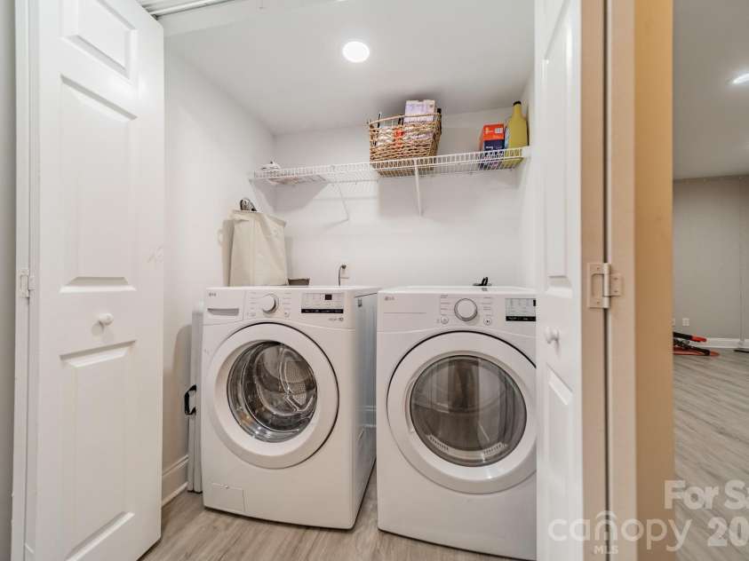 2823 Whiting Avenue, Charlotte, NC 28205.  MLS# CAR4313265, YatesRealty ID 4523. 