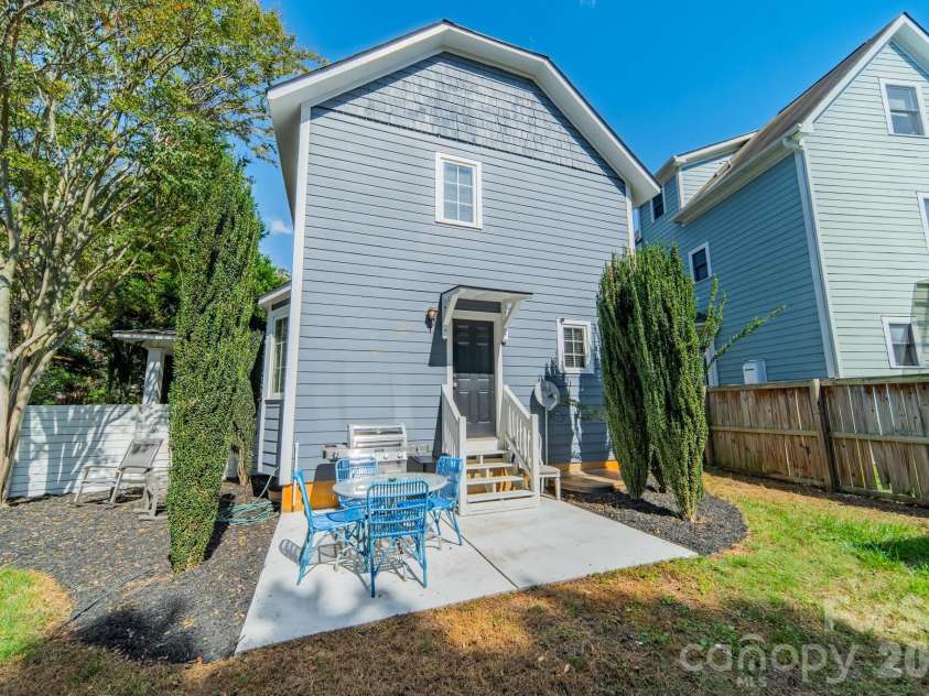 2823 Whiting Avenue, Charlotte, NC 28205.  MLS# CAR4313265, YatesRealty ID 4523. 