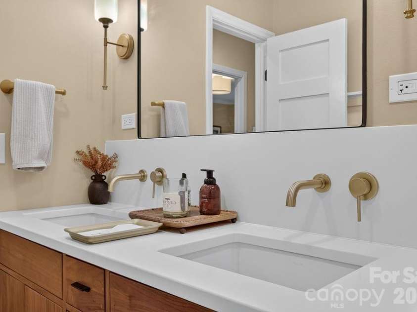 865 Haven Drive, Saluda, NC 28773.  MLS# CAR4415637, YatesRealty ID 45230. 