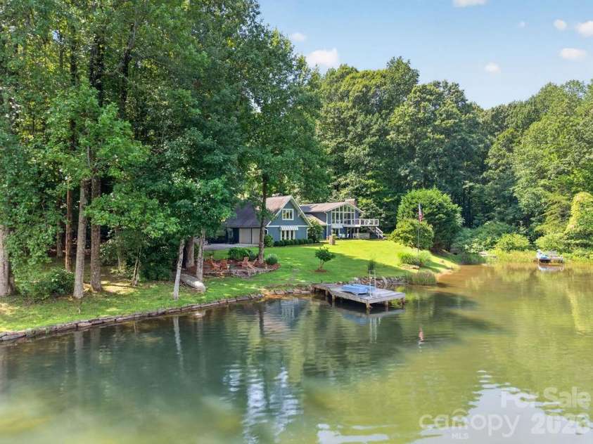 865 Haven Drive, Saluda, NC 28773.  MLS# CAR4415637, YatesRealty ID 45230. 