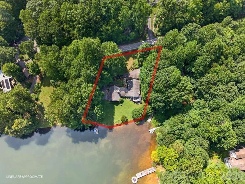 865 Haven Drive, Saluda, NC 28773.  MLS# CAR4415637, YatesRealty ID 45230. 