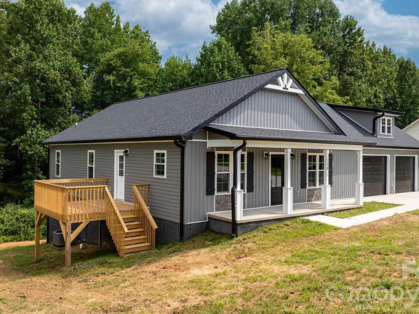 128 Buck Shoals Circle, Hudson, NC 28638.  MLS# CAR4416085, YatesRealty ID 45231. 