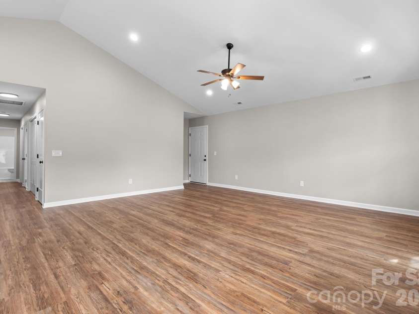 128 Buck Shoals Circle, Hudson, NC 28638.  MLS# CAR4416085, YatesRealty ID 45231. 