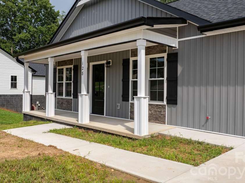 128 Buck Shoals Circle, Hudson, NC 28638.  MLS# CAR4416085, YatesRealty ID 45231. 