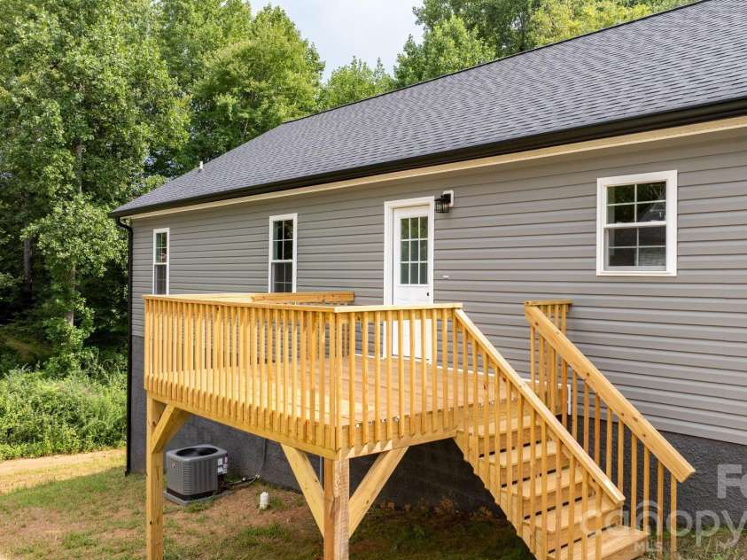 128 Buck Shoals Circle, Hudson, NC 28638.  MLS# CAR4416085, YatesRealty ID 45231. 