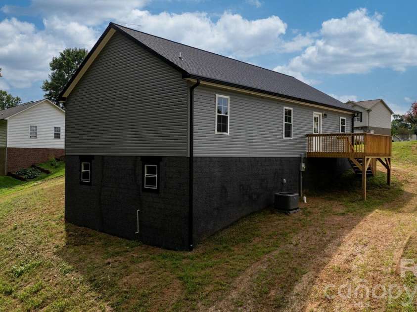 128 Buck Shoals Circle, Hudson, NC 28638.  MLS# CAR4416085, YatesRealty ID 45231. 