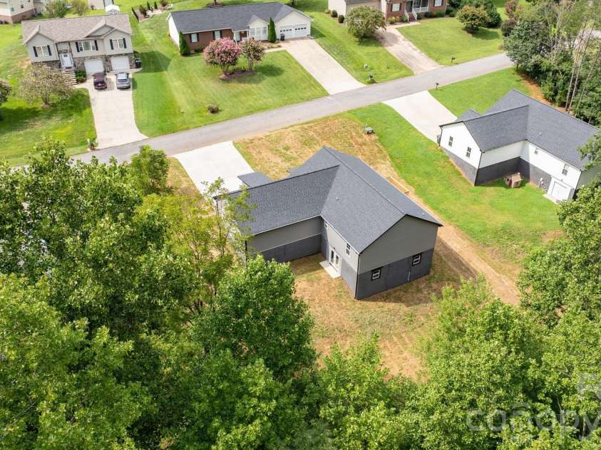 128 Buck Shoals Circle, Hudson, NC 28638.  MLS# CAR4416085, YatesRealty ID 45231. 
