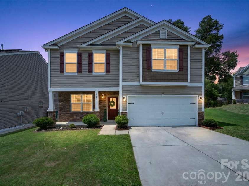 5040 Deisy May Lane, Matthews, NC 28105.  MLS# CAR4416122, YatesRealty ID 45233. 