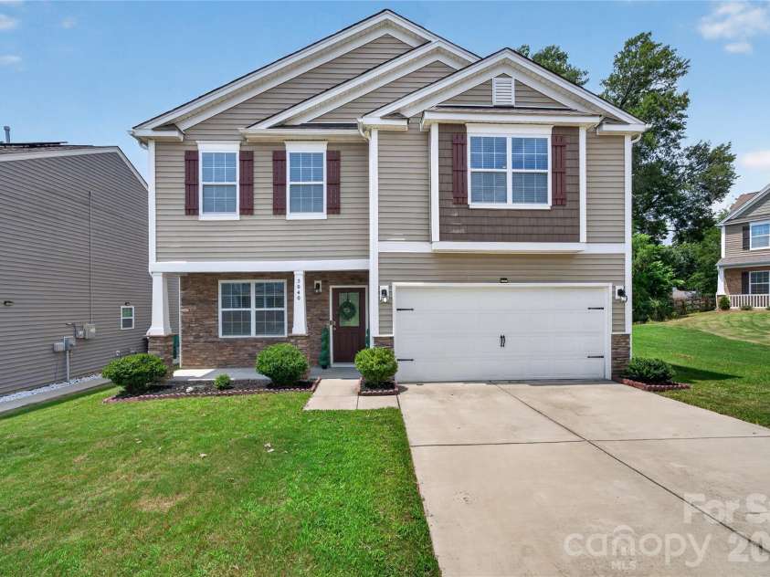 5040 Deisy May Lane, Matthews, NC 28105.  MLS# CAR4416122, YatesRealty ID 45233. 