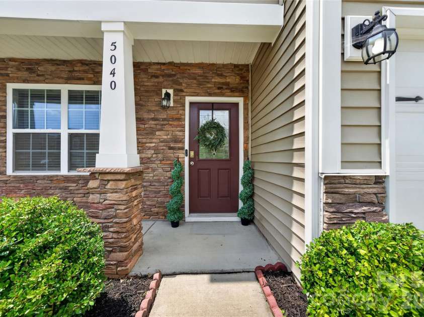 5040 Deisy May Lane, Matthews, NC 28105.  MLS# CAR4416122, YatesRealty ID 45233. 